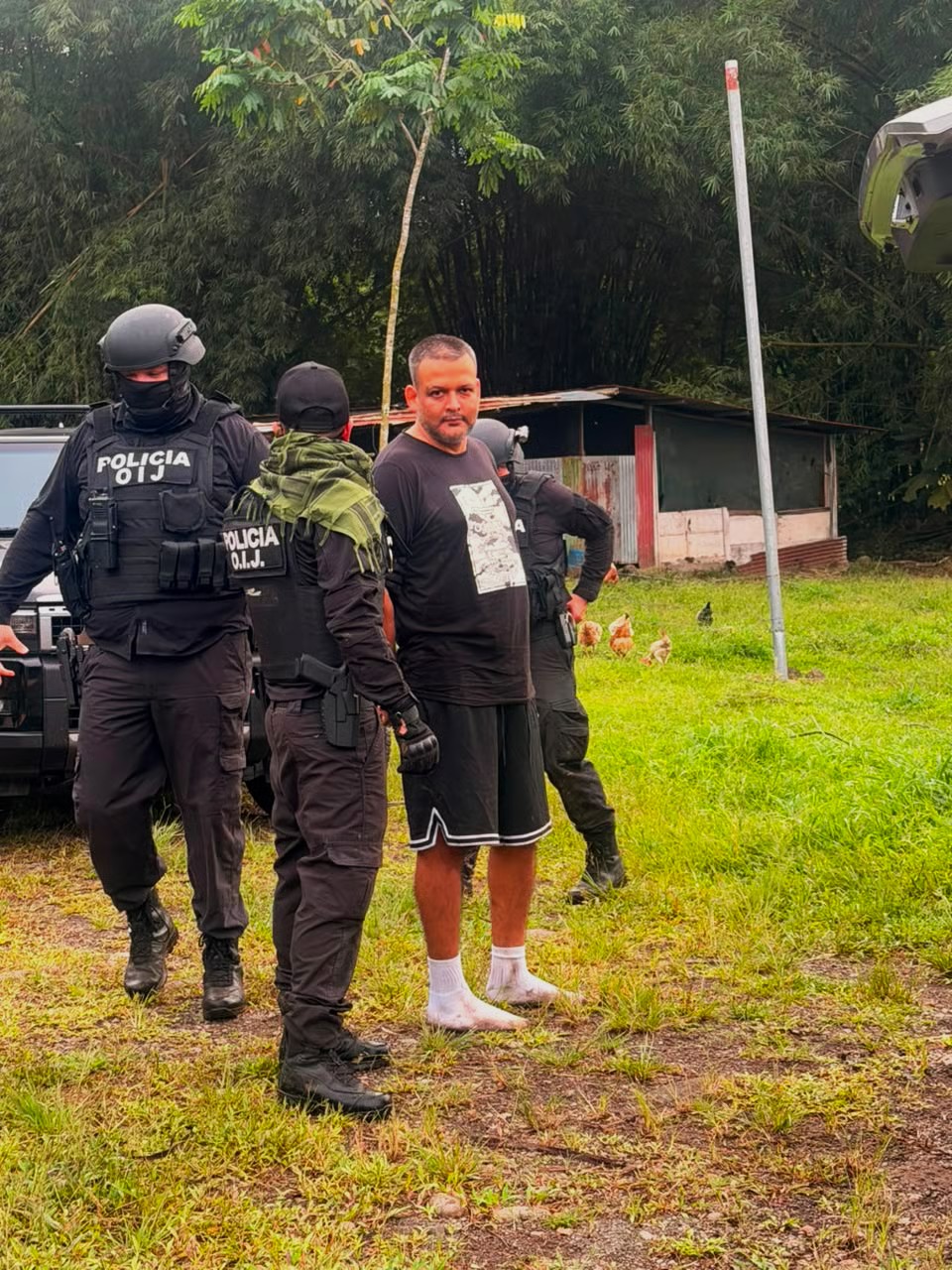 Algunos poseen millones, armas y habitan una leyenda criminal, en el fondo son hombres condenados a vivir agazapados, esperando el ruido que anuncie su caída.